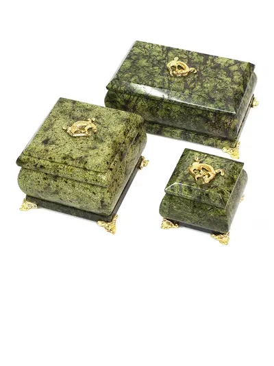 Шкатулка на ажурных ножках, змеевик