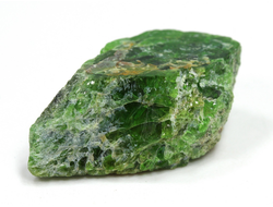 Хромдиопсид, необработанный "дикий" образец, Россия, Якутия (27*16*11 мм, 8,1 г) №28337