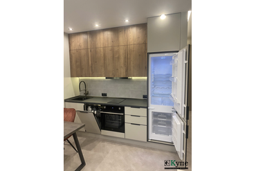 Кухня
Верх: ЛДСП Egger H1181 ST37 Дуб Галифакс табак
Низ: ЛДСП Egger U750 ST9 Ярко-серый + черная кромка
Столешница F235 ST76 Сланец скиваро