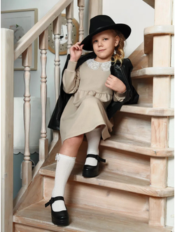 Платье с кружевным воротником