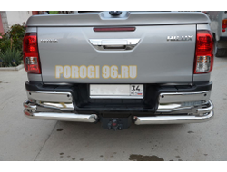 Защита заднего бампера угловая большая двойная d76/42 для Toyota Hilux 2021-