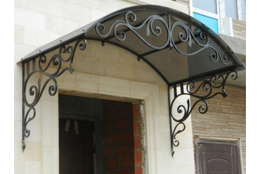 монтаж кованного козырька в Владимире