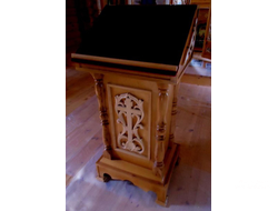 Простой аналой с бархатом