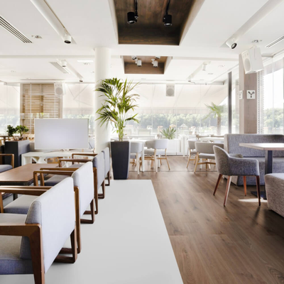 Биополы Wineo PURLINE 1000 wood L Дуб Крепкий Капучино MLP303R в интерьере кафе