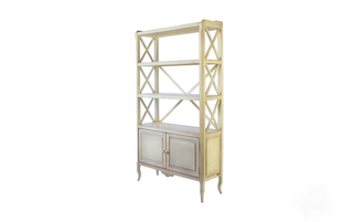 Этажерка широкая с нижней тумбой на резных ножках.