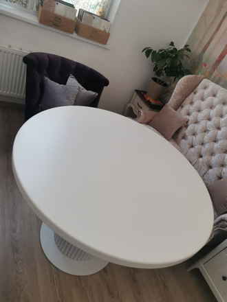 Стол обеденный на белом металлическом основании, столешница массив бука под белой эмалью d = 120 см