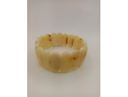 Браслет камнерезный из белого янтаря.