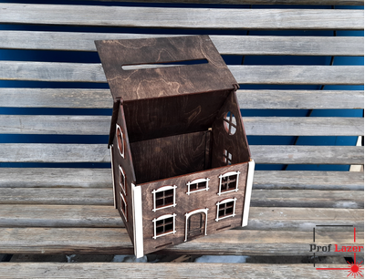 Копилка в виде домика