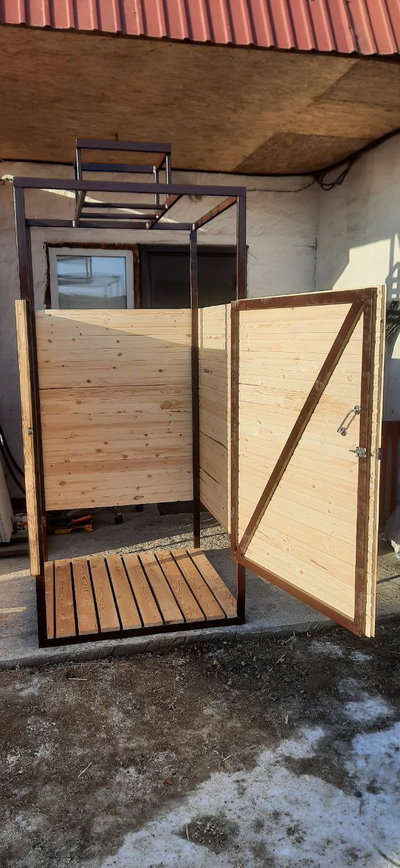 Душевая кабина (из вагонки с обжигом, металлический каркас 20*40, бочка 65л)