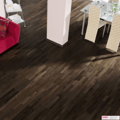 Декор паркетной доски Haro Дуб Копченый 523813 в интерьере гостиной