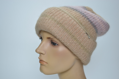 Разноцветная светло коричневая шапка с отворотом женская