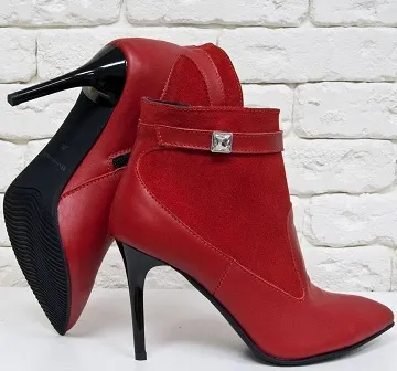 Фото из серии "Женская обувь"