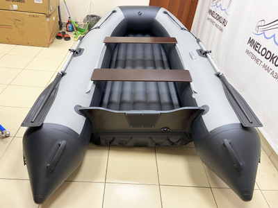 Моторная лодка REEF 325 НДНД вид с транца