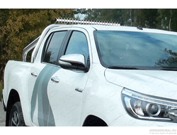 Защита кузова 76,1 мм со светодиодной фарой