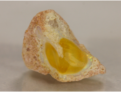 Опал благородный в породе (10*7*9 мм, 0,5 г) №3518