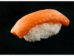 Саке Гурме Нигири с копченым лососем 1+1