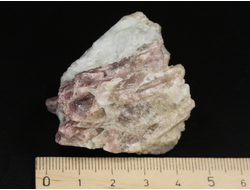 Турмалин розовый в кварце, Бразилия (40*36*30 мм, 67 г) №36185