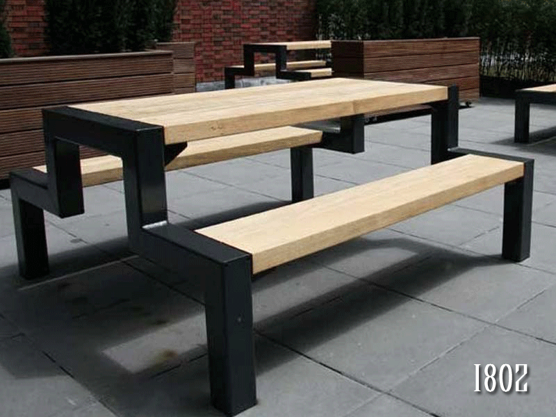 Komplekt Mebeli Na Stalnom Karkase V Stile Loft