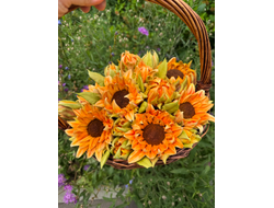 Корзина с зефирными подсолнухами