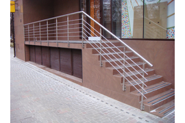 ПЕРИЛА И ОГРАЖДЕНИЯ ИЗ НЕРЖАВЕЮЩЕЙ СТАЛИ