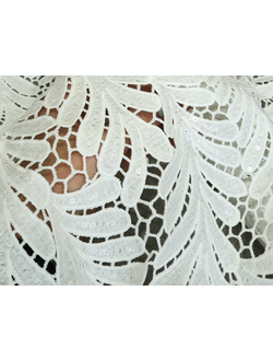 Кружево "Листья" с прозрачными пайетками МОЛОЧНЫЙ шир. 1,2 м