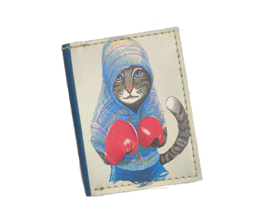 Картхолдер-книжка с шестью отделениями с принтом "Кот-боксёр"
