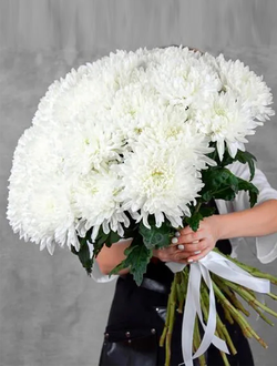 Букет из 19 шарообразных хризантем