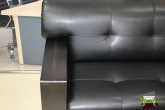 B-2 БОССО Диван 2-хместный (Aries 501) чёрный/подлокотники горький шоколад