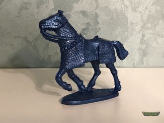 Лошадь в доспехах, синий полиэтилен.