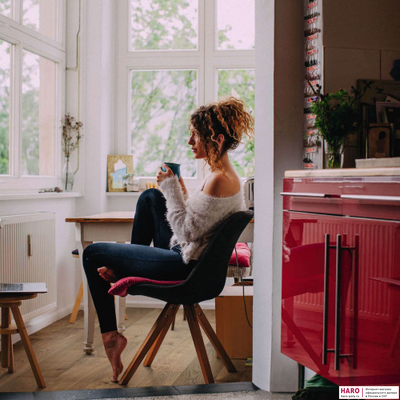 Декор паркетной доски Haro Дуб Дымчатый (Янтарный) Маркант Браш 4V 528678 в интерьере кухни