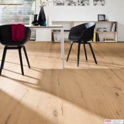 Декор паркетной доски Haro Дуб Пуро Белый Алабама браш 1-пол, масло 529764 в интерьере комнаты