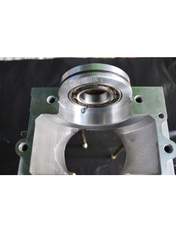 Комплект 2: дополнительный подшипник коленвала в обойме с сальником + обойма с сальником для картера РМЗ-640