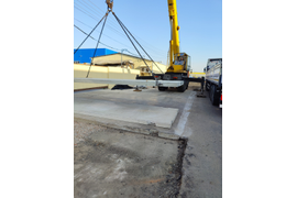 Укладка плит ПАГ-14 краном