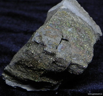 Пирит, "спектропирит", в полости конкреции. Россия. 70*35*45мм