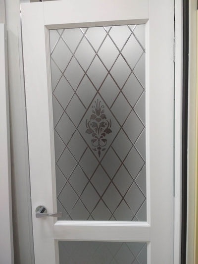 ЛАЙНДОР (УЛЬЯНОВСК)/ МОДЕЛЬ КАЛИНА-К/ НАТУРАЛЬНЫЙ ШПОН ЯСЕНЯ/ ПОЛОТНО ОСТЕКЛЕННОЕ/ ТОН 70 (ТЕКСТУРНАЯ БЕЛАЯ ЭМАЛЬ )