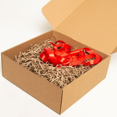 Подарочная коробка GILEV 32х32х12см с наполнителем и красной лентой