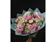 Красивый букет цветов: лизиантус, гортензия и кустовая роза