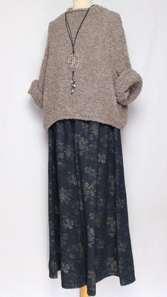 БРЮКИ-ЮБКА джинс-гобелен "БЕЗ КАРМАНОВ" размвтые цветы черные, синие р.46-54