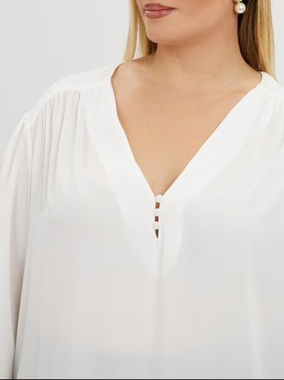 Блуза молочного цвета с V-образным вырезом