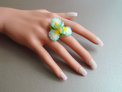 Кольцо с ирисом. Цветы из полимерной глины