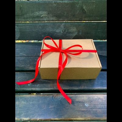 Подарочная коробка GILEV 22х16х8см с красной лентой и наполнителем