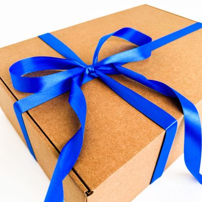 3 штуки - Подарочная коробка GILEV 37х26х12см с наполнителем и синей лентой