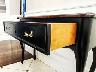 Черная консоль с ящиком, в стиле Прованс.