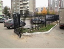 Ограждение многоквартирного дома. Купить от производителя. Монтаж забора под ключ | ГОРЗАБОР