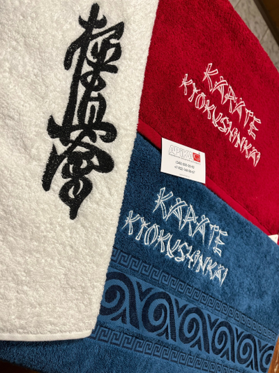 Полотенце с вышивкой символики карате