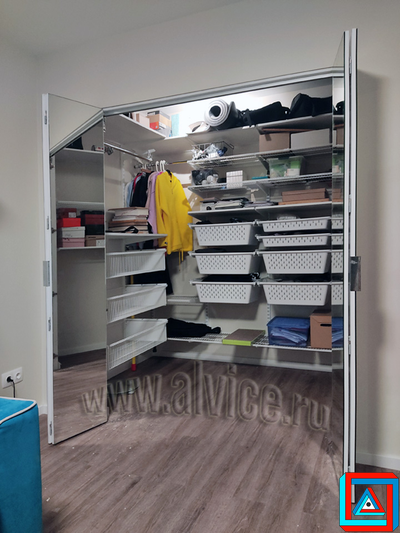 Зеркальные двери для ниши и гардеробной из 4-х створок