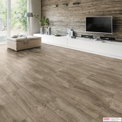Пробковые полы Haro Дуб Шэбби Серый 537261 в интерьере гостиной