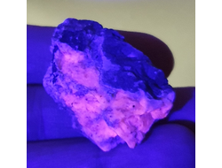 Гакманит (Содалит), светится в УФ, Россия, Мурманская обл. (37*23*21 мм, вес: 20 г) №26747