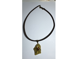 подвеска с янтарем