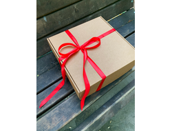 2 шт. - Большие подарочные коробки с красной лентой (37х37х14см)